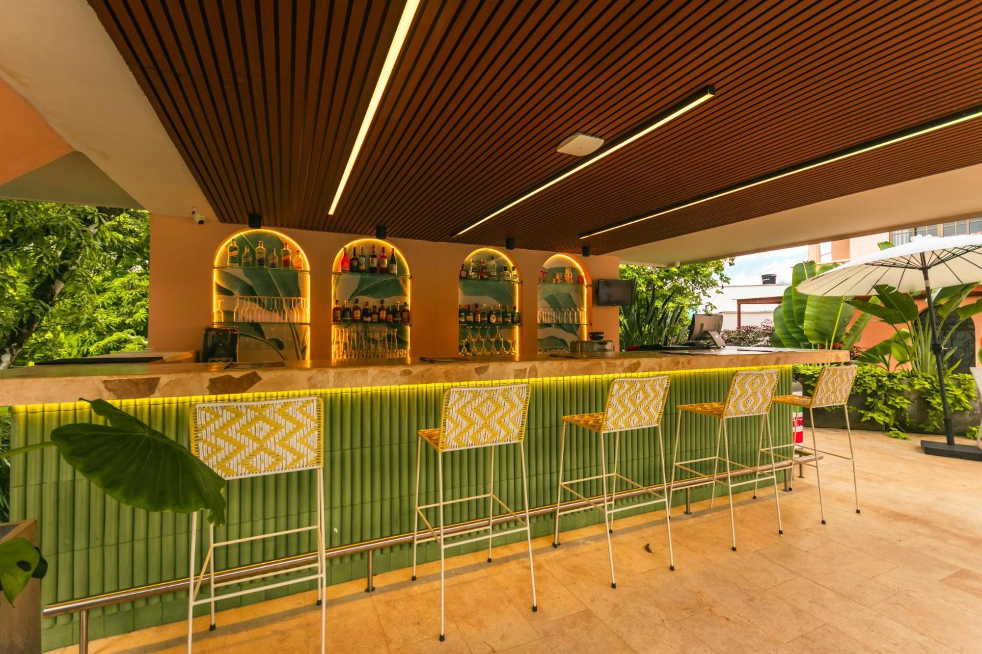 Del Tropico Hotel Сопетран Екстериор снимка